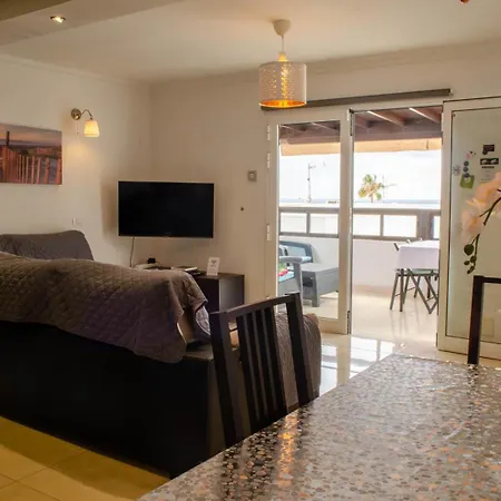 Angelmoon Modern & Sea Views Апартаменты